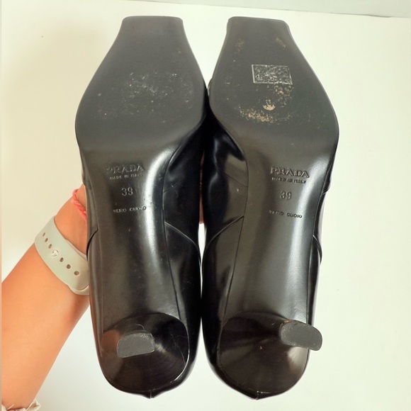 Prada Vintage Black pleated brushed leather square toe pumps EU 39 - Picture 6 of 8